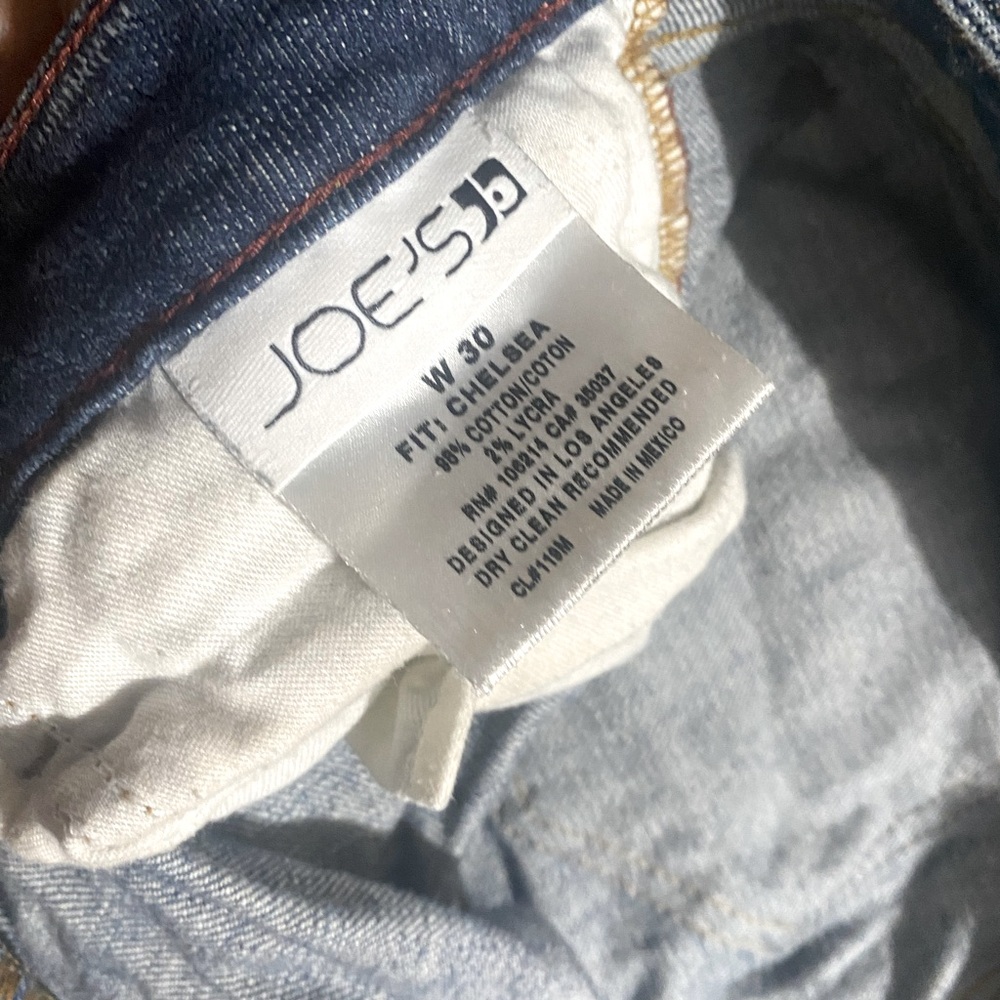 Denim distressed Joe”s jeans size 30